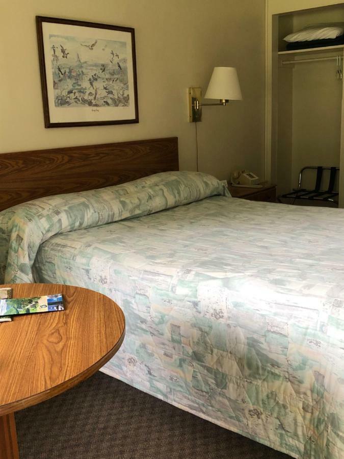 Motel Colton Point *